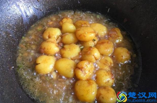 土豆别再炒着吃，试试这种做法，简单到没朋友，比大鱼大肉还好吃