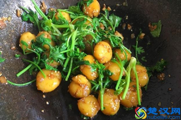 土豆别再炒着吃，试试这种做法，简单到没朋友，比大鱼大肉还好吃