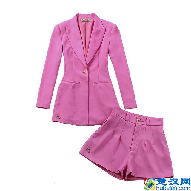 时装搭配·ifashion｜特别美艳的玫粉色，是很高级的那种玫粉