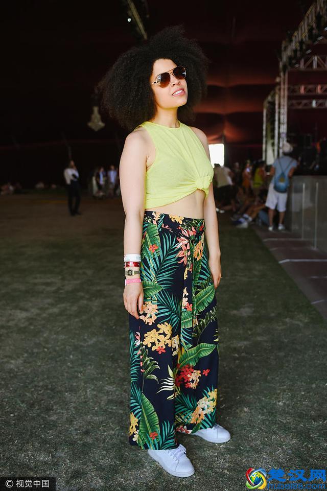 3种搭配法则教你拯救衣橱“灾星”花裤子