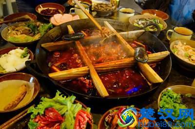 柒进柒出老灶火锅，一口感觉宇宙都在嘴里