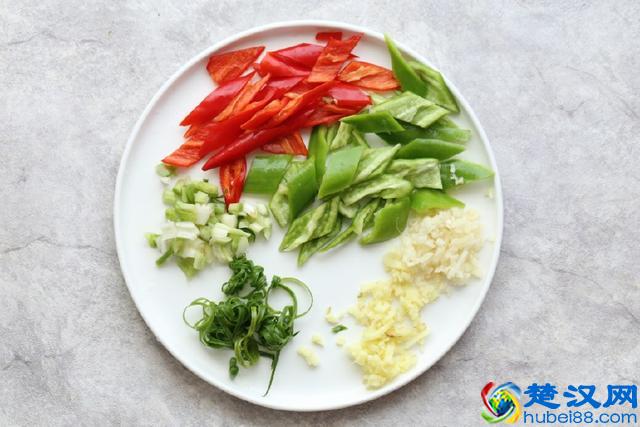 去夜排档必点这菜，就是太贵，向大厨偷师了，想解馋就在家做