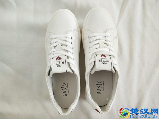 什么牌子的小白鞋好看质量好，百思图2019春系带女小白鞋试用介绍
