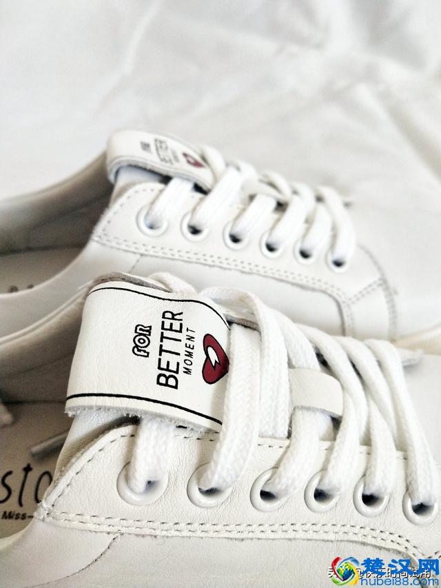 什么牌子的小白鞋好看质量好，百思图2019春系带女小白鞋试用介绍