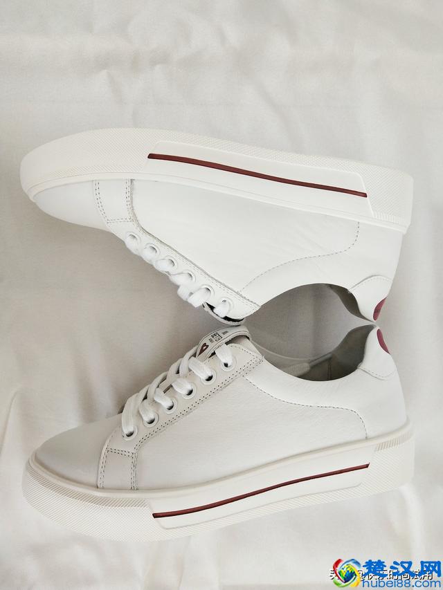 什么牌子的小白鞋好看质量好，百思图2019春系带女小白鞋试用介绍