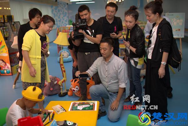 湖南首家亲子3D生活馆开业 亲子防丢鞋成新宠