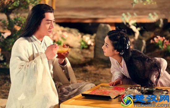 白子画是何时爱上花千骨的？