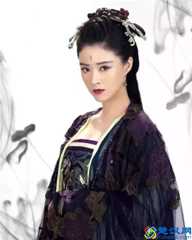 白子画是何时爱上花千骨的？