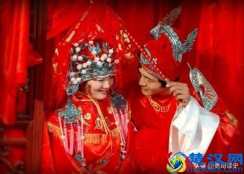 情人眼里出西施上句是什么 春宵一刻值千金下句是什么