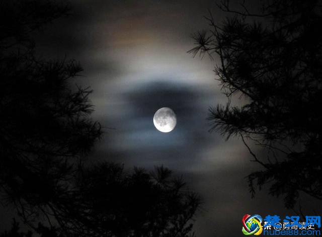 情人眼里出西施上句是什么 春宵一刻值千金下句是什么