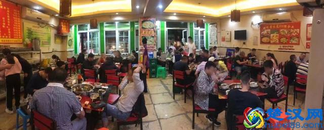 成都这5家只有几张桌子的店，生意却好到爆！凭什么？