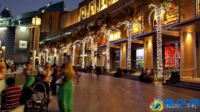 迪拜土豪那么多，穷人生活是什么水平？