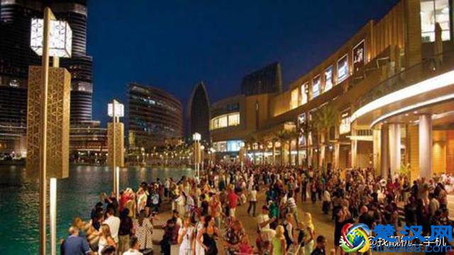 迪拜土豪那么多，穷人生活是什么水平？