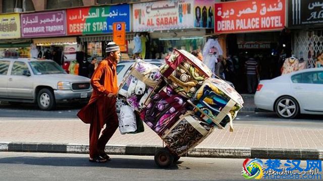 迪拜土豪那么多，穷人生活是什么水平？