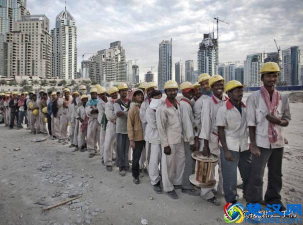 迪拜土豪那么多，穷人生活是什么水平？