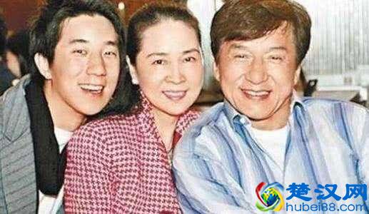 揭秘！成龙原名陈港生，为什么儿子却叫房祖名？网友：有戏看