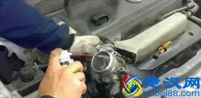 车开久了越来越费油，其实只要换下这个零件，让你每月能省很多钱