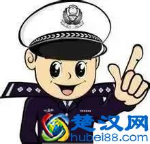 惊险！货车行驶在高速公路上突然爆胎，万幸的是……