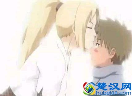 火影里的经典之吻，纲手轻吻初恋和鸣人，鸣雏定情！