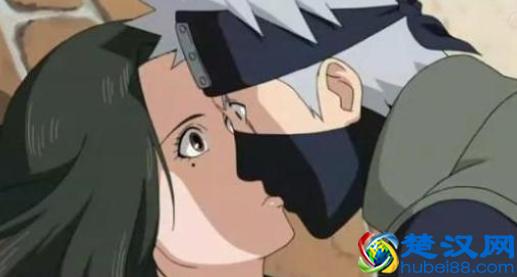 火影里的经典之吻，纲手轻吻初恋和鸣人，鸣雏定情！