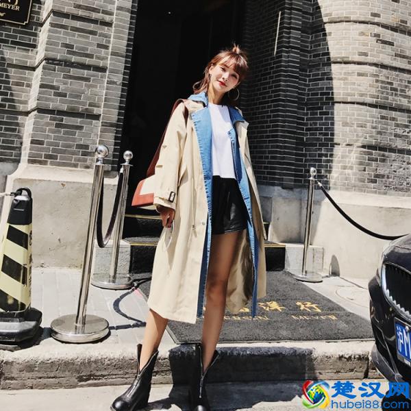 米色风衣里面搭配什么 这几种搭配最chic~