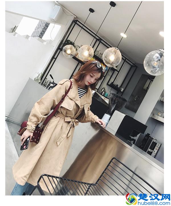 米色风衣里面搭配什么 这几种搭配最chic~