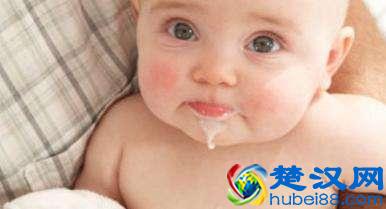 「原创」刚出生的婴儿经常吐奶，怎么办？