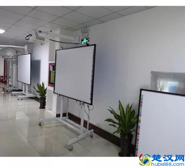 学校利用电子白板方案，帮助老师实现新型教学优势