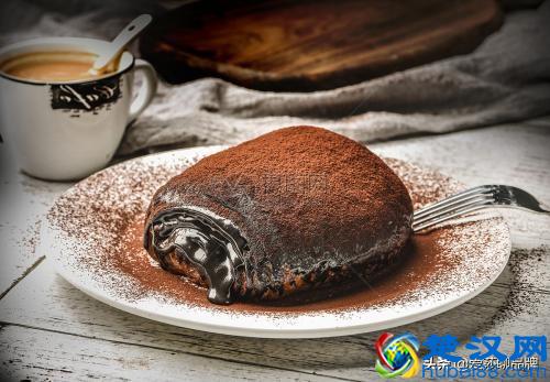 那些被吹爆的网红产品，究竟是怎么来的？