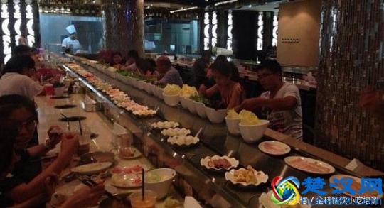 开一家旋转小火锅店，需要投资多少钱，一天能赚多少呢？