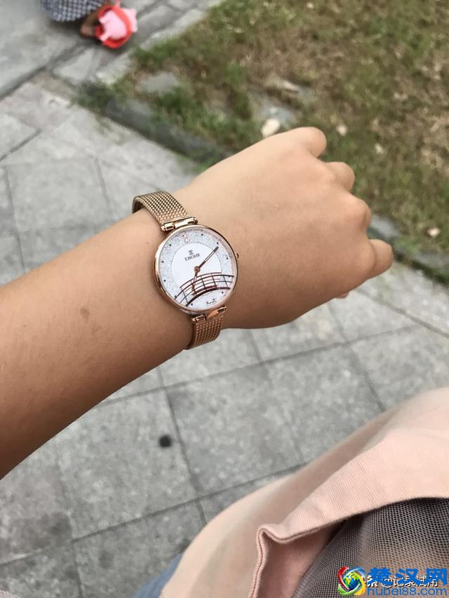 什么牌子的手表好，女士手表哪个牌子好之依波体验