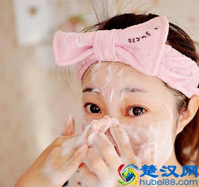 下巴老是长痘痘怎么回事？教你从源头祛痘！