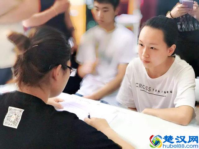 2019高考填报：女生学什么专业好？这5类专业最适合女生！前景好