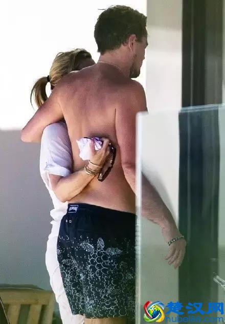 《泰坦尼克号》的杰克和露丝一起长胖，颜值掉线但衣品还在