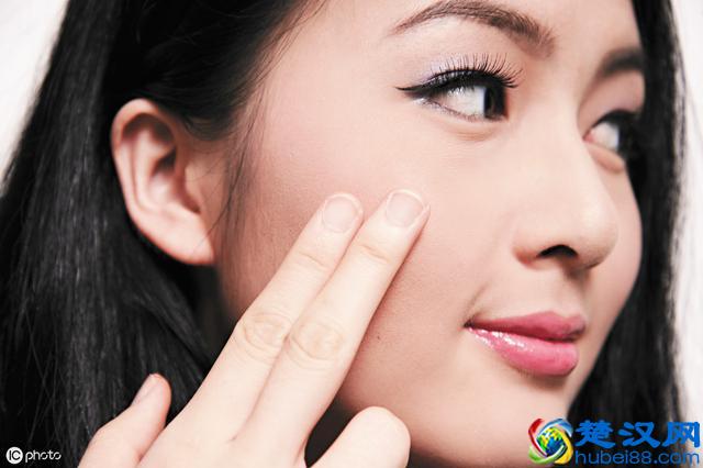 6大方法改善油性皮肤毛孔粗大的问题