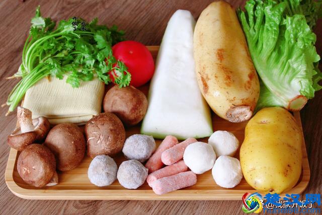 在家做麻辣烫，比点外卖强，麻辣鲜香又过瘾，恨不得天天吃一碗