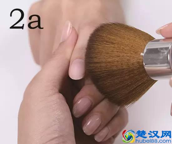 过年自己做美甲！教你美甲技巧：新手如何涂好甲油胶！