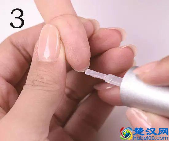 过年自己做美甲！教你美甲技巧：新手如何涂好甲油胶！
