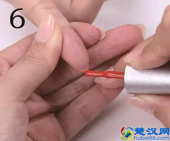 过年自己做美甲！教你美甲技巧：新手如何涂好甲油胶！