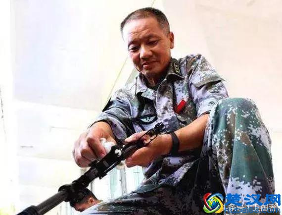 “上尉”团长和“上校”连长，谁的级别高？看完涨知识了！