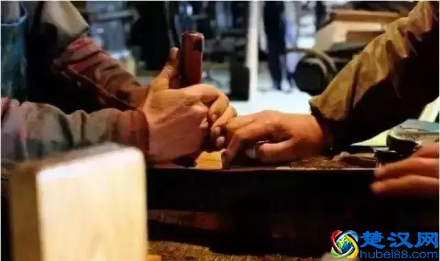 兰州有种烟叫水烟，抽过的举手