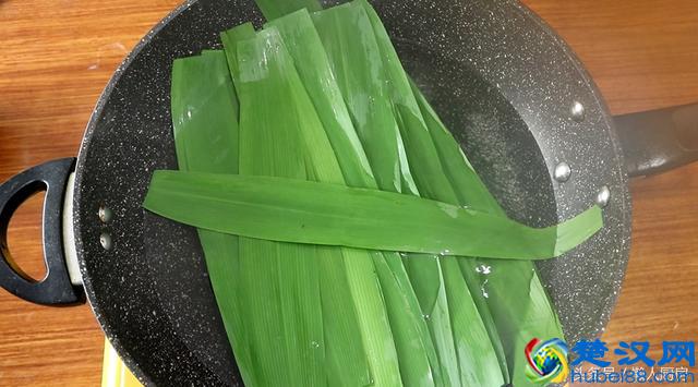 吃腻了糯米粽子，教你用西米做水晶粽子