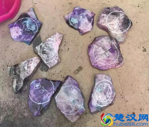 只剩500元冒险开了一家淘宝店，赚出了几套房