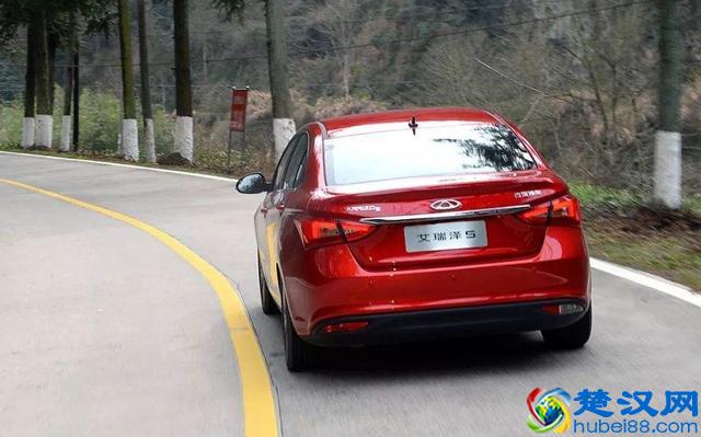 跑高速时，自己开和使用定速巡航，哪个更省油？