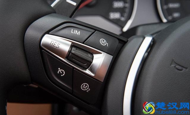 跑高速时，自己开和使用定速巡航，哪个更省油？