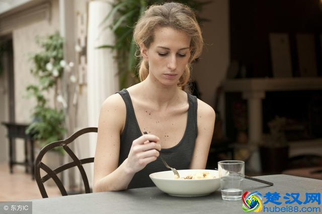 医生劝告，胃癌早期症状不明显，出现这4大症状要尽早就诊