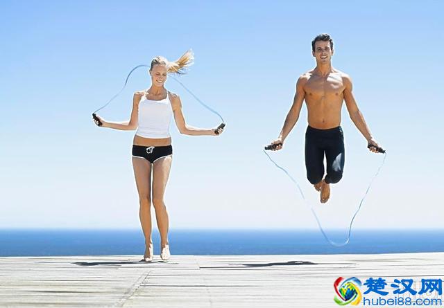 跳绳5分钟等于燃脂1小时,专家告诉你如何跳绳才能正确有效的减肥