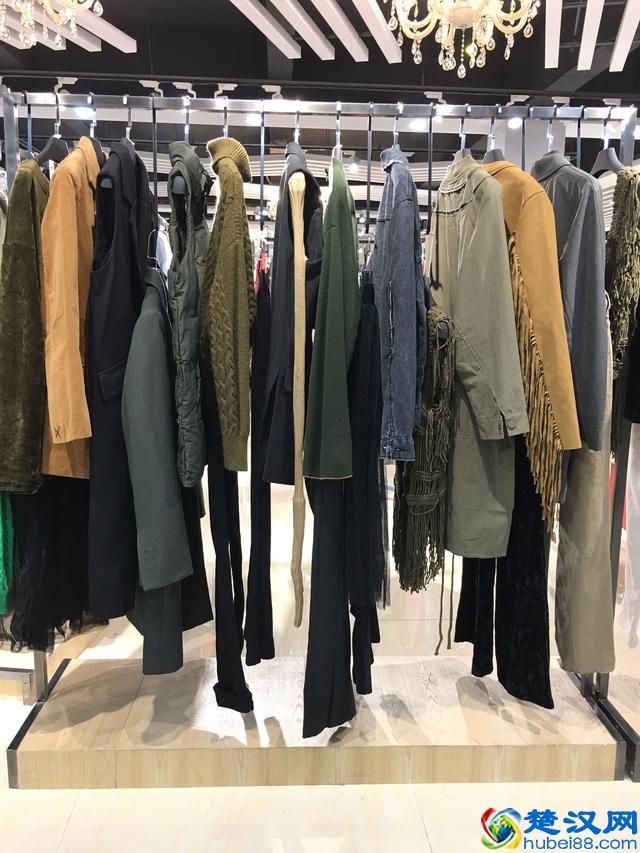 正品折扣女装批发货源哪里有？