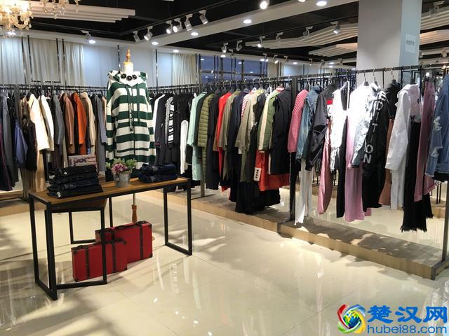 正品折扣女装批发货源哪里有？