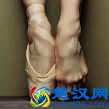 脚趾甲长到肉里面真疼，4种方法教你如何处理嵌甲